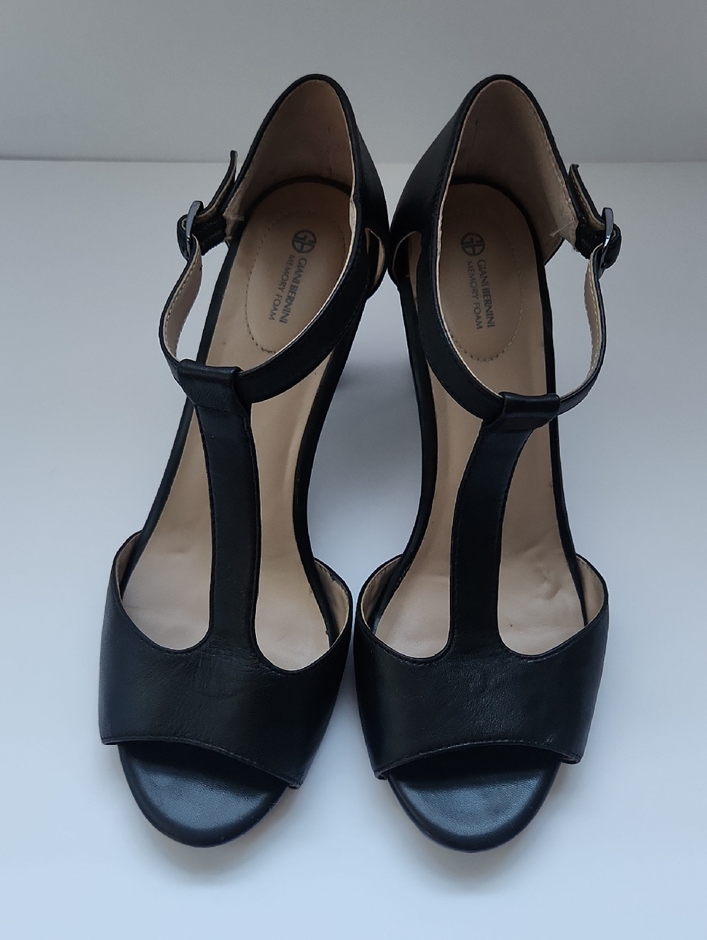 Gianni Bernini 'Claraa' Black T-Strap Open-Toe Leather Heels Size 9W